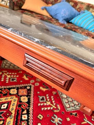 Mesita de centro de mármol y madera