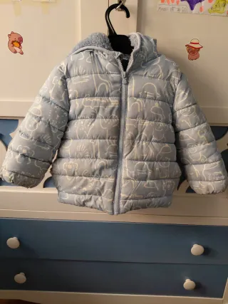 Cazadora infantil azul con estampado