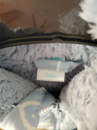 Cazadora infantil azul con estampado