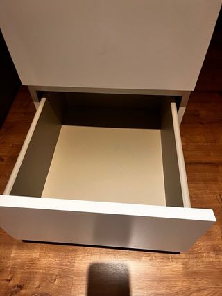 Comodino IKEA MALM bianco con vetro