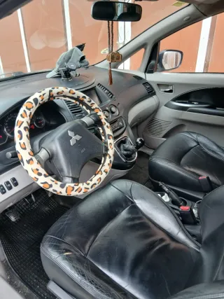 Mitsubishi Grandis 2007