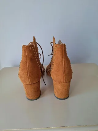 Botines de verano Zara tachas
