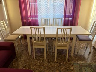Mesa de comedor Ikea, blanca con 6 sillas