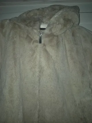 Chaqueta Pelo Con Capucha Beige