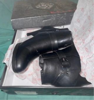 Zapatillas Kelara Negras y Plateadas