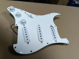 Golpeador Stratocaster zurdo blanco