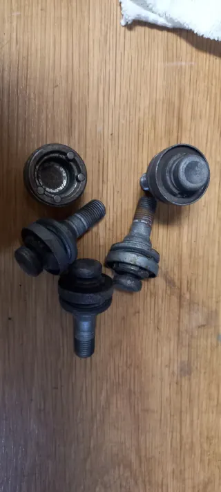 Tornillos y tuercas antirrobo