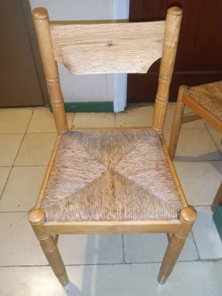 Sillas de madera y enea