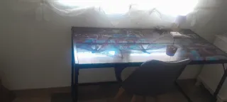 Escritorio de cristal y metal