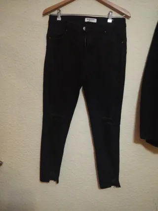 Abrigo blanco con capucha de pelo