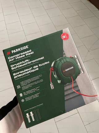 Enrollador manguera neumática.