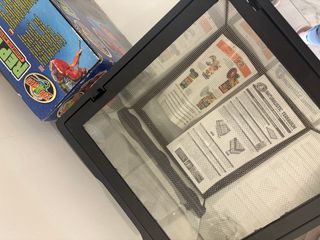 Terrario con accesorios para reptiles