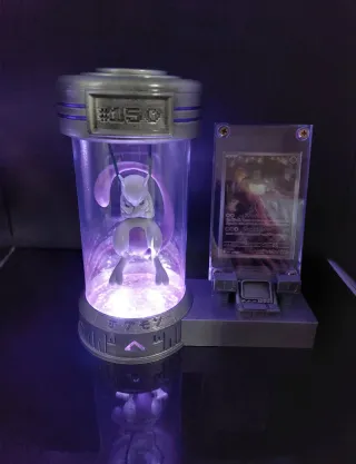 Action Figure Mewtwo Incapsulato con Display