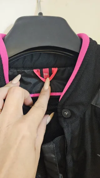 Chaqueta Moto Seventy Negra y Rosa