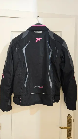 Chaqueta Moto Seventy Negra y Rosa