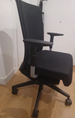 Silla de escritorio ergonómica negra