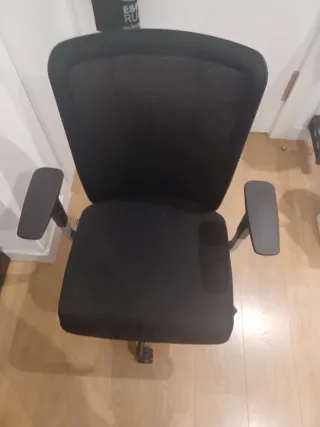 Silla de escritorio ergonómica negra