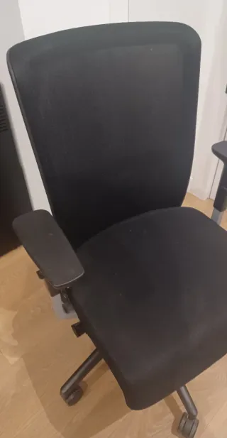 Silla de escritorio ergonómica negra