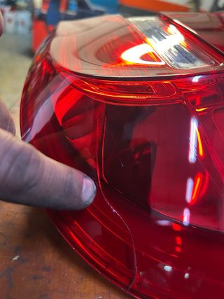 Piloto trasero derecho Mercedes GLA con raja