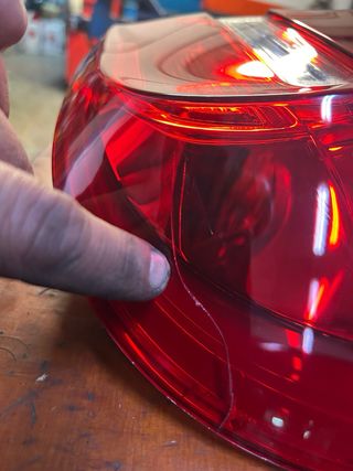 Piloto trasero derecho Mercedes GLA con raja