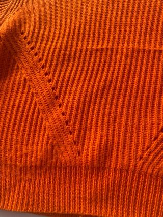 Jersey punto naranja con detalles
