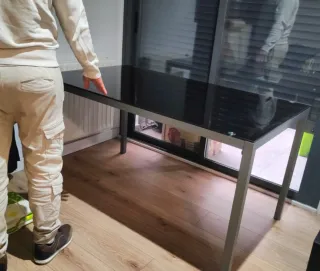 Mesa de comedor negra