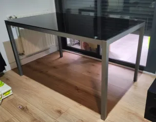 Mesa de comedor negra