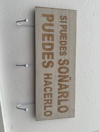 Perchero de madera y metal