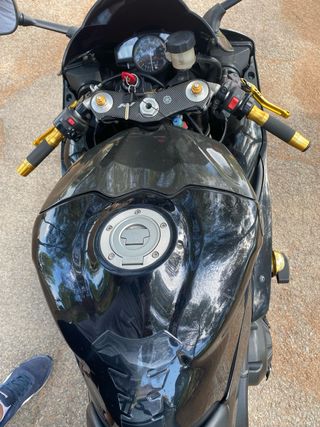 Yamaha R1 2007 Negra y Dorada