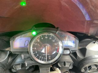 Yamaha R1 2007 Negra y Dorada