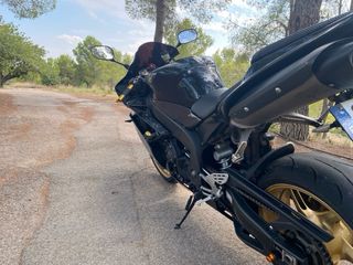 Yamaha R1 2007 Negra y Dorada