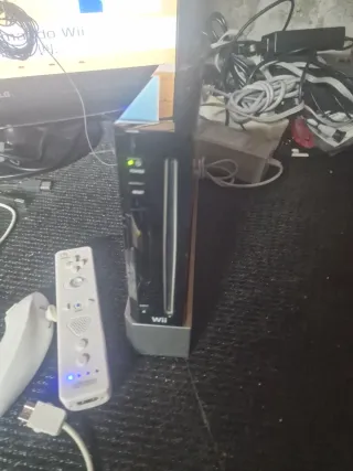 Nintendo Wii Nera Completa + 1 Joystick + 1 Nunchu