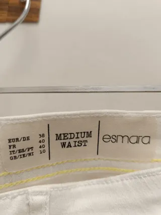 Pantalones cortos blancos con rotos