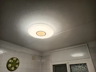 Plafón de techo blanco