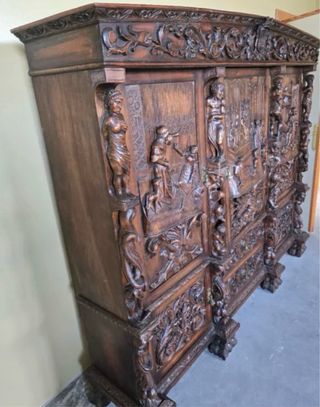 Armario, recibidor, mesa y 6 sillas antiguas