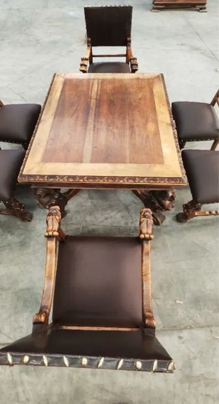 Armario, recibidor, mesa y 6 sillas antiguas