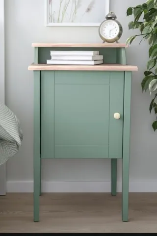 Mesita de noche IKEA madera y bambú