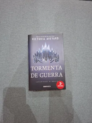 "Tormenta de guerra" de Victoria Aveyard
