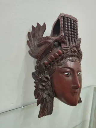 Máscara de Emperatriz tallada a mano