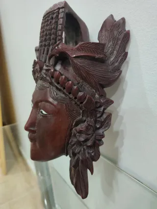 Máscara de Emperatriz tallada a mano