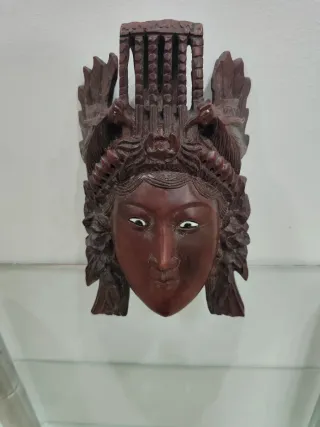 Máscara de Emperatriz tallada a mano
