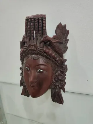 Máscara de Emperatriz tallada a mano