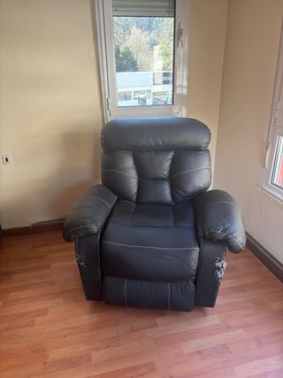 Butaca reclinable de piel negra