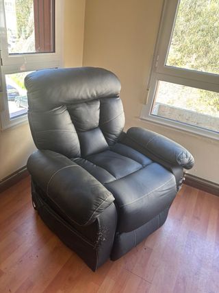 Butaca reclinable de piel negra