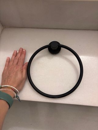 Toallero de anilla metálico negro