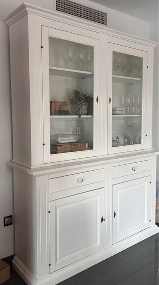 Vitrina de madera y cristal