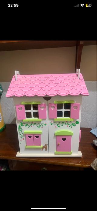 Casa de muñecas de madera