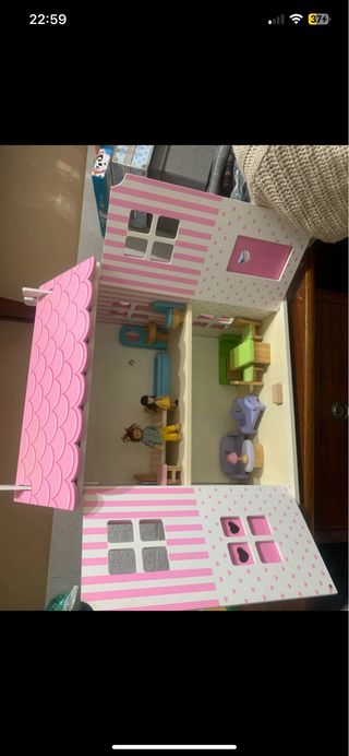 Casa de muñecas de madera