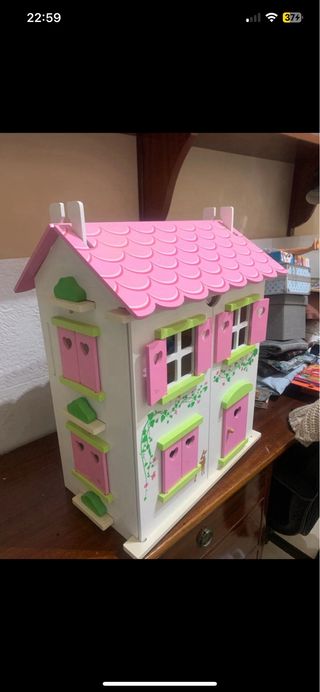 Casa de muñecas de madera