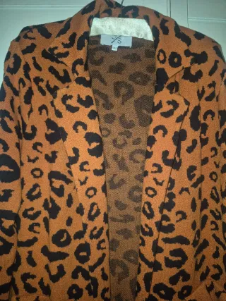 Abrigo Leopardo Naranja y Negro